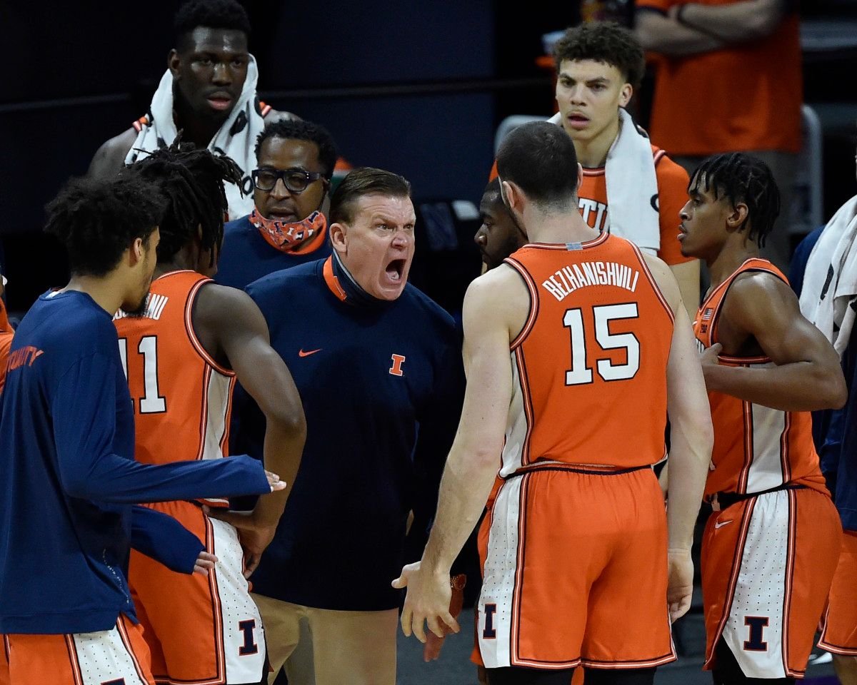 Illinois Fighting Illini head coach Brad Underwood reacts during a time out in the first half against the Northwestern Wildcats at Welsh-Ryan Arena.