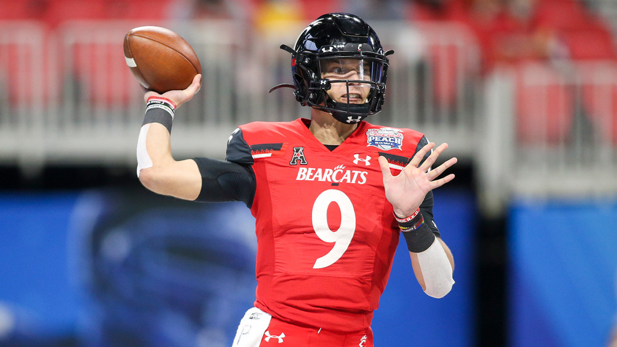 Quarterback Desmond Ridder is returning to Cincinnati for the 2021 season.