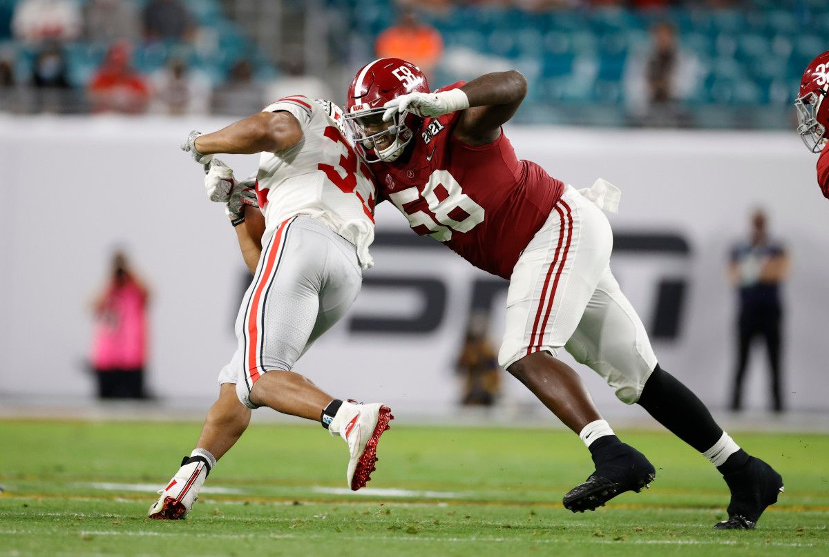 Who are the Best Players Available Heading Into Day 2 of the 2021 NFL Draft? - Vimarsana News