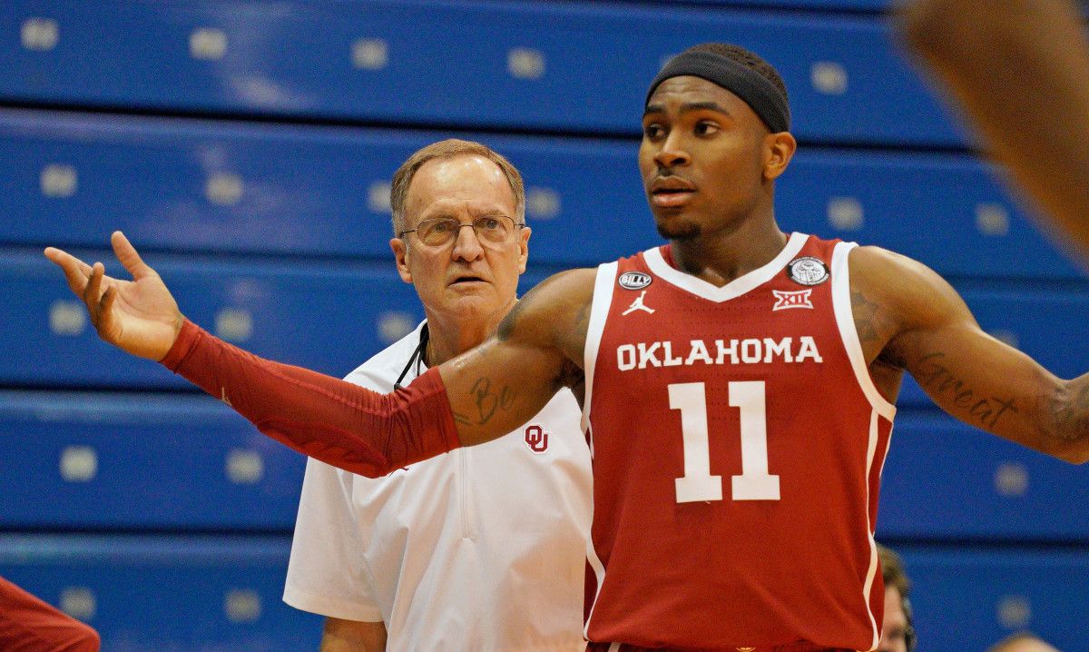Lon Kruger and De'Vion Harmon