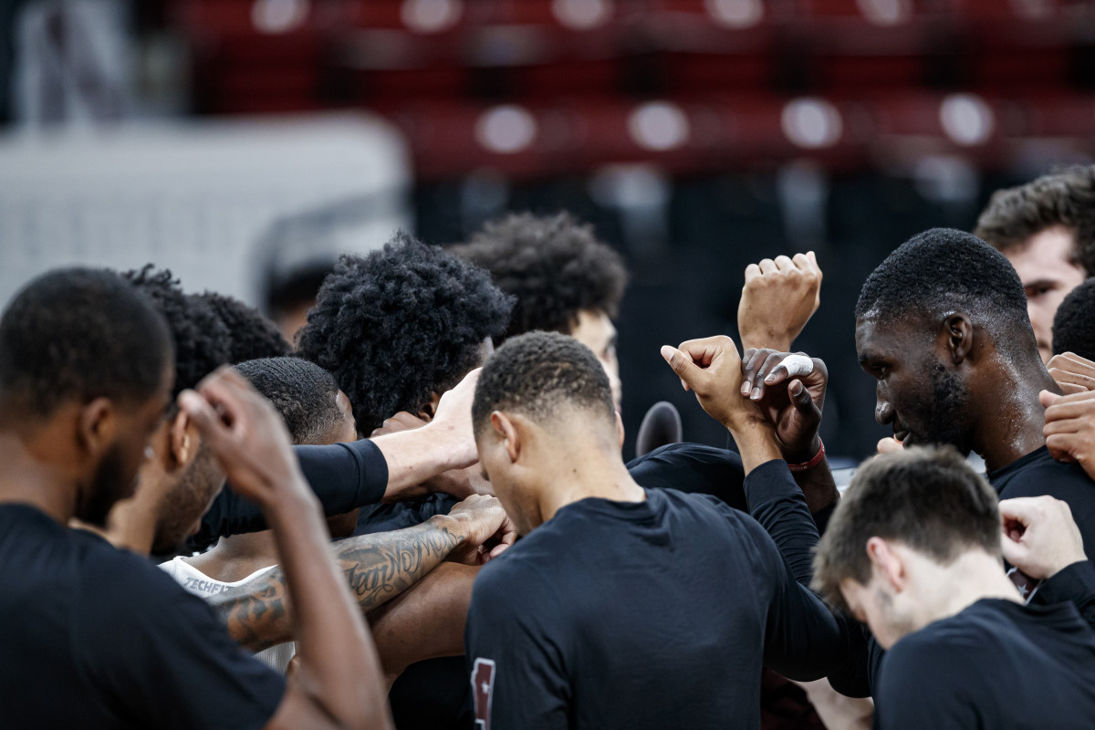 Mississippi State players huddle up earlier this season. The Bulldogs will try to improve to 4-1 in SEC play on Wednesday night. (Photo courtesy of Mississippi State athletics)