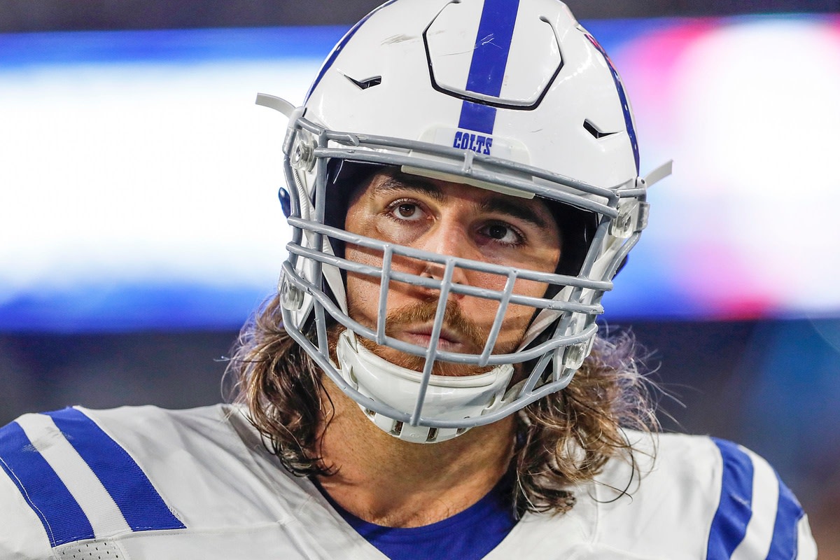 Indianapolis Colts 10th-year offensive left tackle Anthony Castonzo announced his retirement on Tuesday.