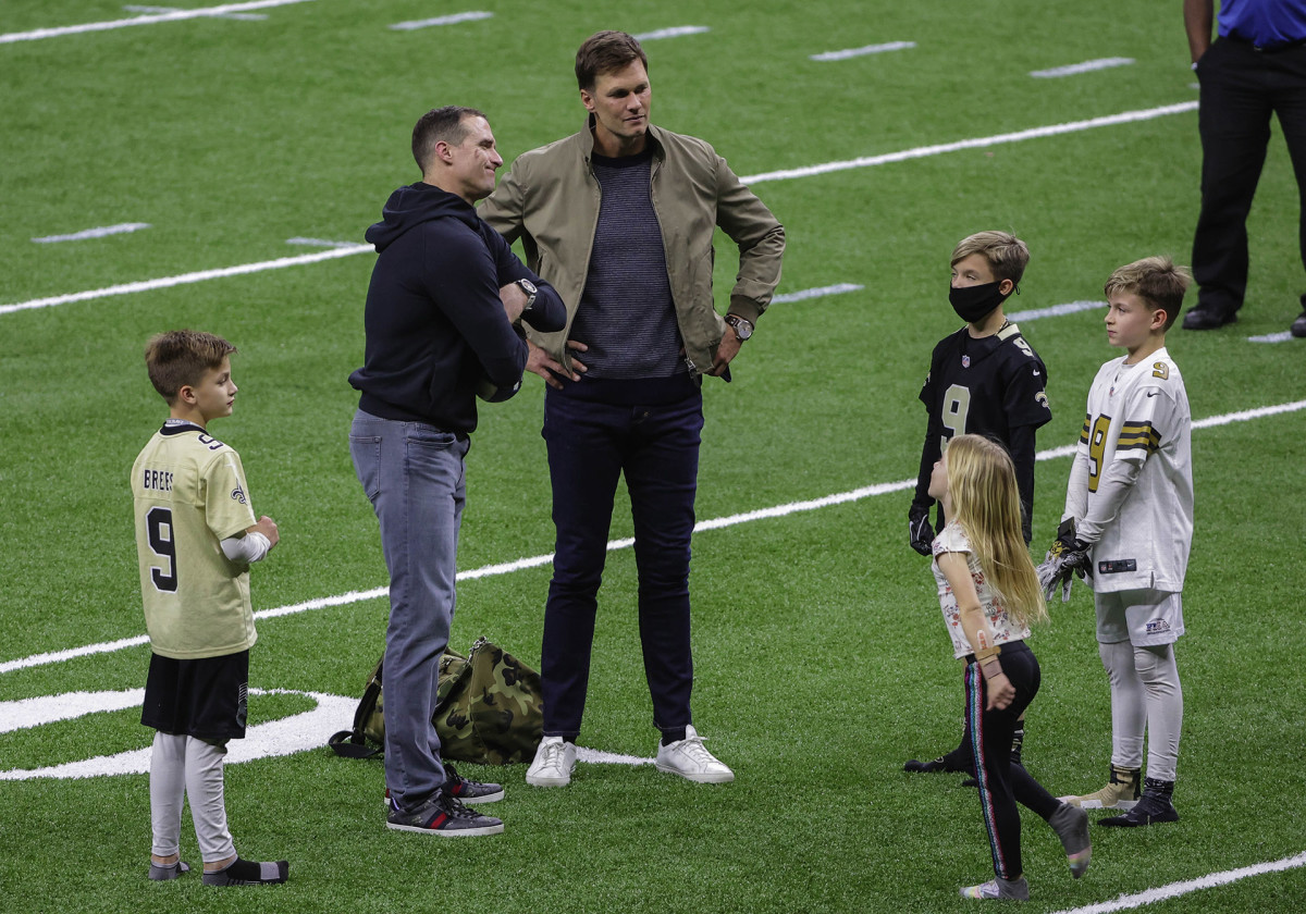 Tom Brady meets with Drew Brees and family after playoff game