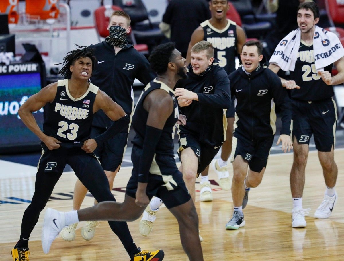Jaden Ivey (23) celebrates with his teammates after hitting the game-winning three-pointer against Ohio State on Tuesday night. (USA TODAY Sports_