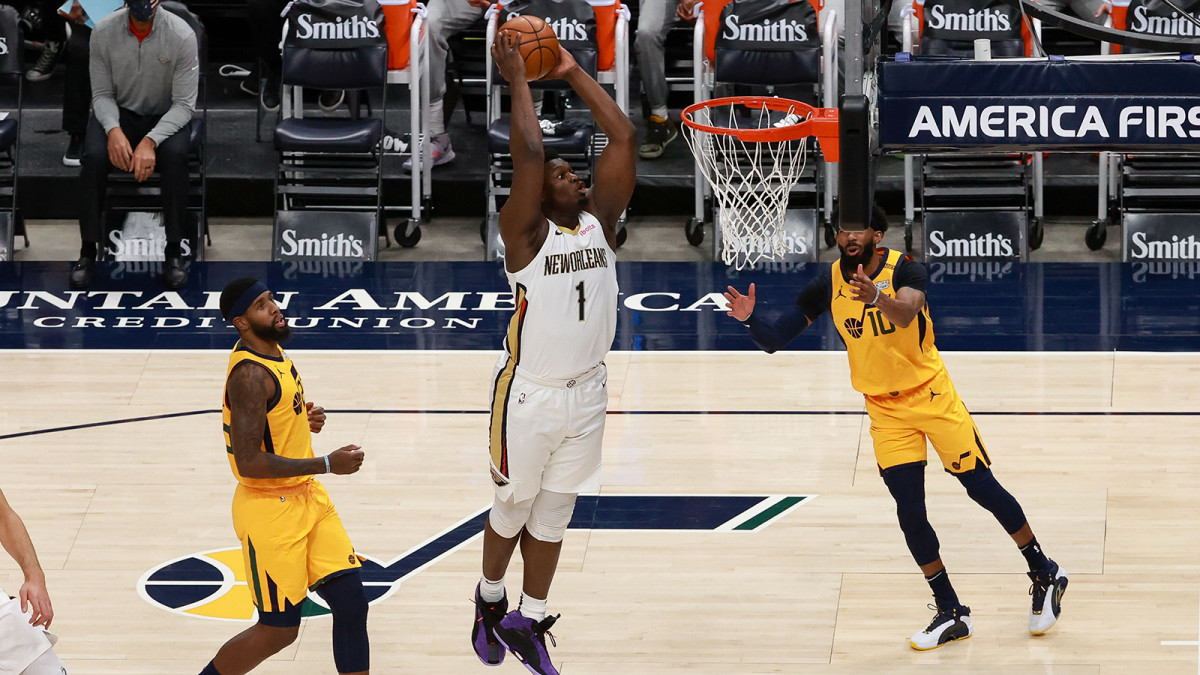 Zion Williamson dunks