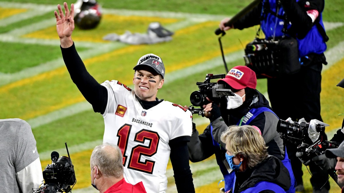 Tom Brady celebrates after the Buccaneers beat the Packers in the NFC championship game.