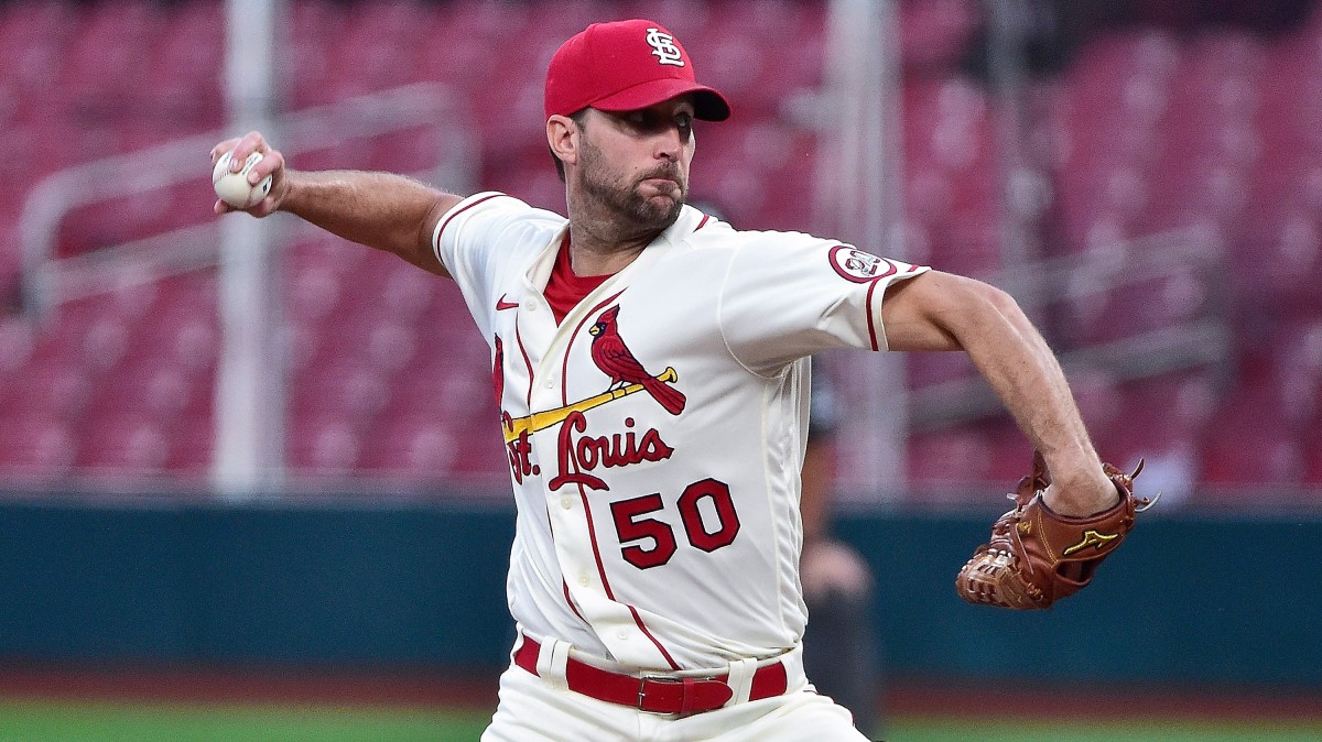 Adam Wainwright pitches against the Brewers at Busch Stadium.