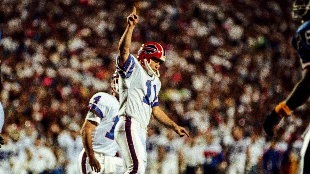 Scott Norwood celebrates a made field goal during Super Bowl XXV