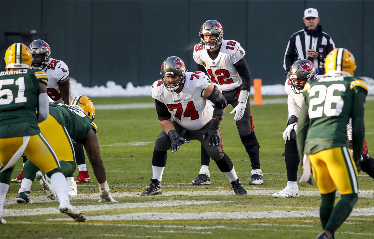 Bucs guard Ali Marpet in his stance in front of Tom Brady before a play in the NFC championship game against the Packers