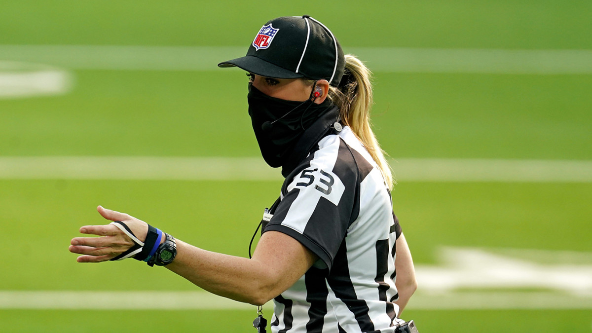 Sarah Thomas making history as the first official woman of the NFL Super Bowl