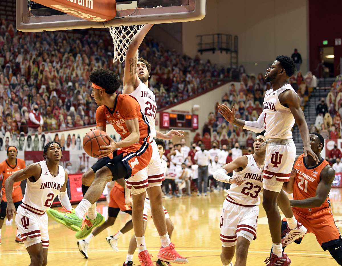 Illinois Fighting Illini guard Andre Curbelo (5) looks to pass the ball past Indiana Hoosiers forward Race Thompson (25) during the second half of a 2021 game at Simon Skjodt Assembly Hall. Illinois won 75-71 in overtime.