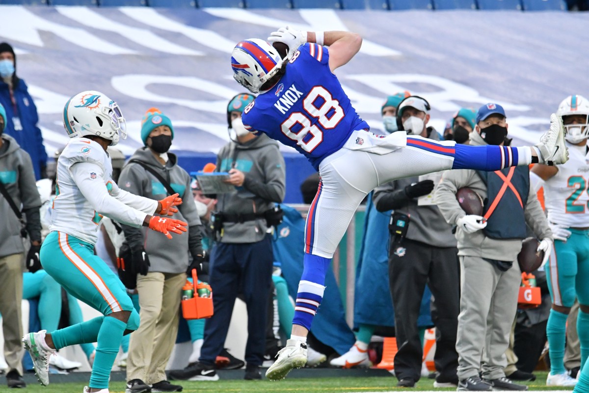 Bills tight end Dawson Knox (88) makes a catch in front of Miami Dolphins free safety Eric Rowe (21).