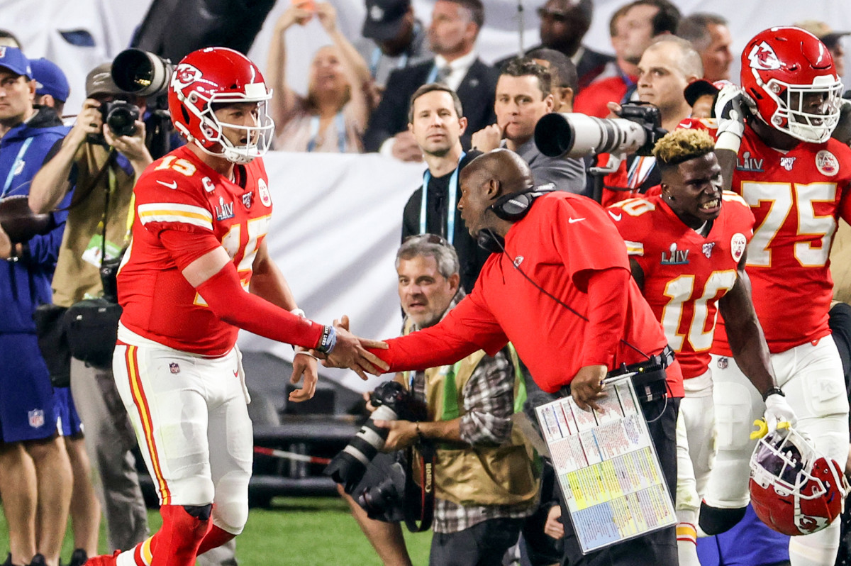Eric Bieniemy congratulates Patrick Mahomes during Super Bowl LIV