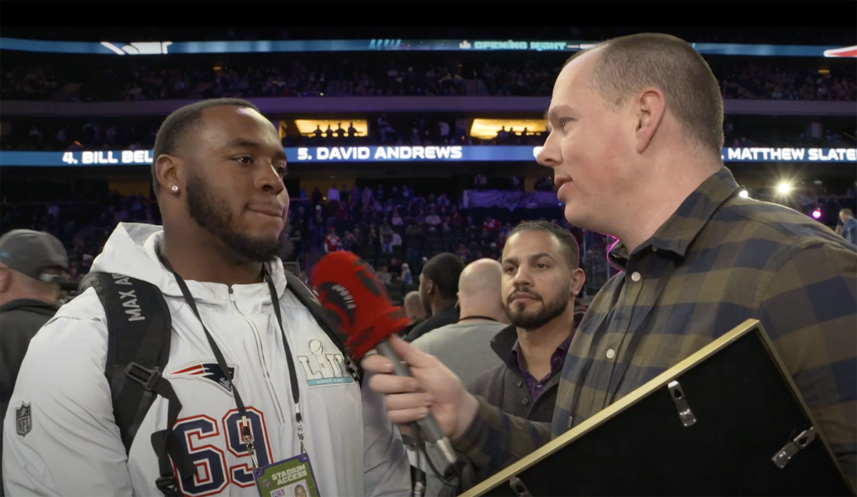 Danish journalist Tommy Kjærsgaard-Rasmussen interviews Patriots lineman Shaq Mason before Super Bowl LII