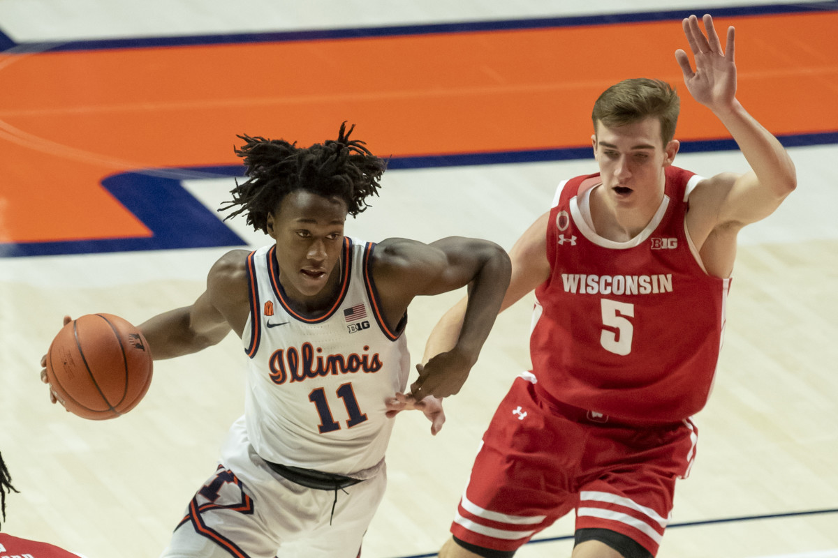 Illinois Fighting Illini guard Ayo Dosunmu dribbles the ball during