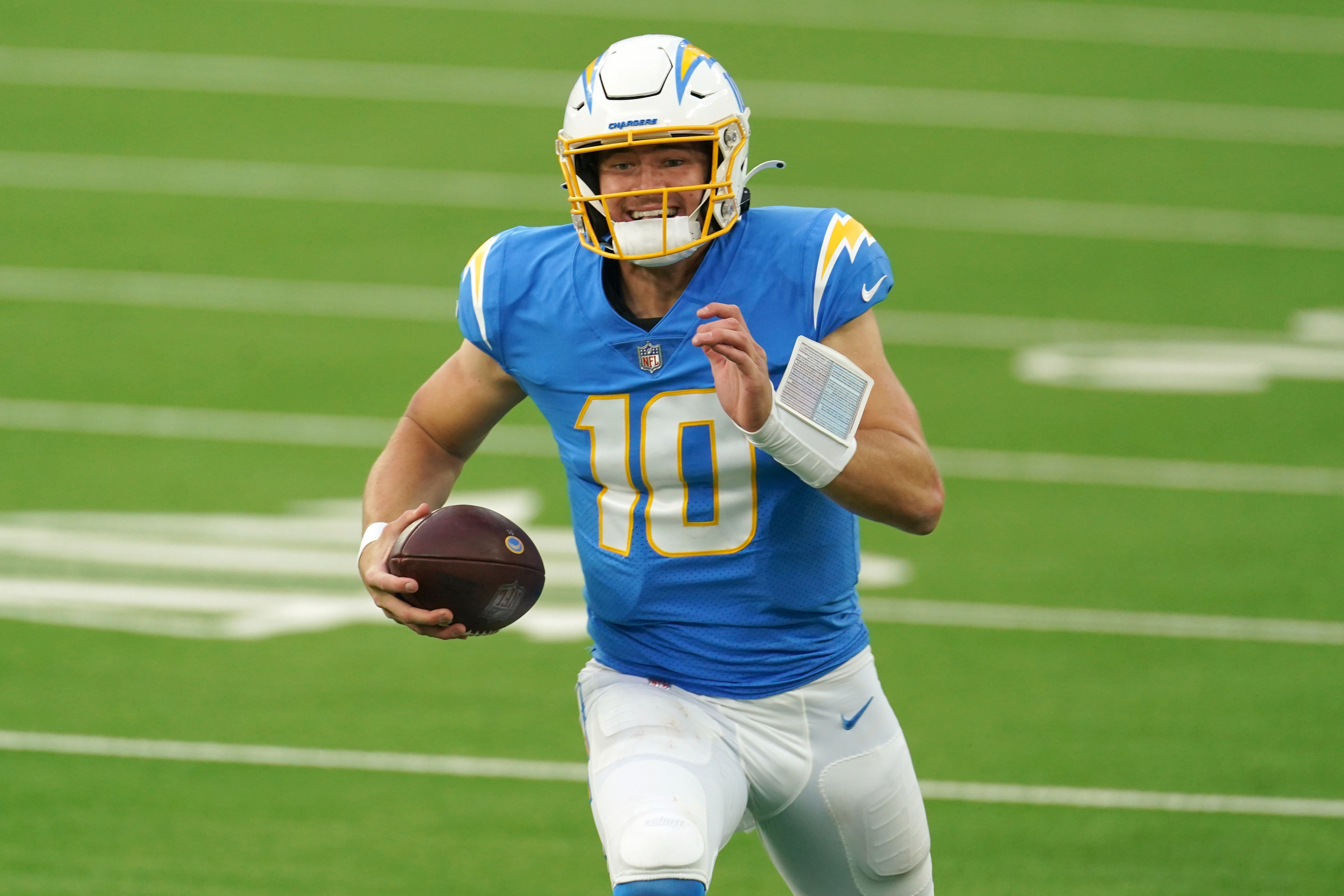 Chargers QB Justin Herbert Wins AP Offensive Rookie Of The Year Award 