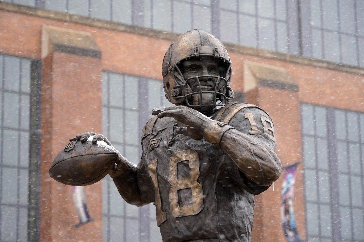 Peyton Manning Statue