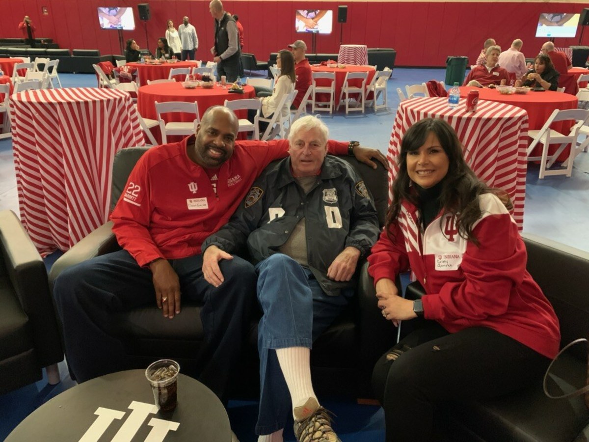 Bob Knight chats with Dean Garrett of his 1987 national championship team and Dean's wife, Cristy. (Garrett family photo)