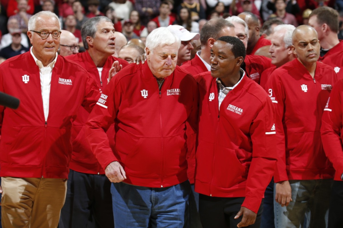 Hall of Famer Isiah Thomas chats with Bob Knight during the halftime ceremony on Feb. 8, 2020. (USA TODAY Sports)