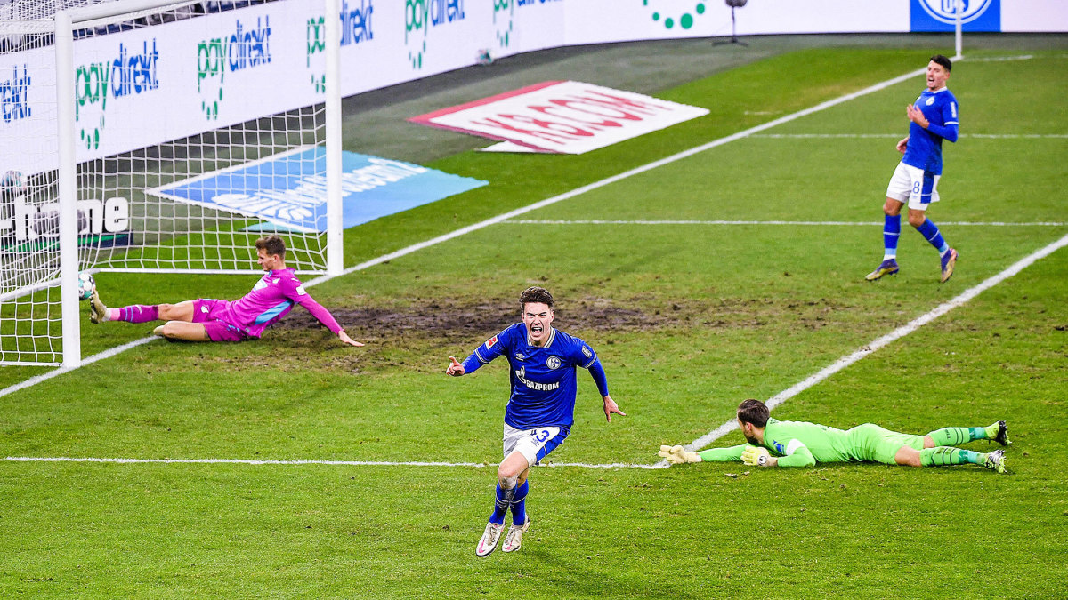 Matthew Hoppe celebrates a goal for Schalke