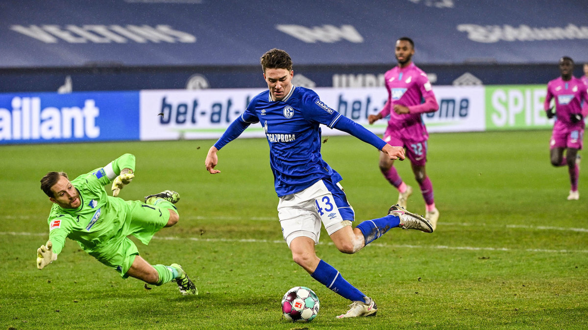 Matthew Hoppe scores for Schalke