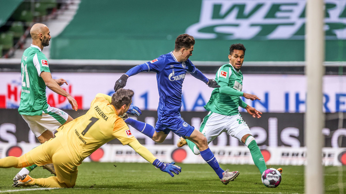 Schalke and U.S. forward Matthew Hoppe