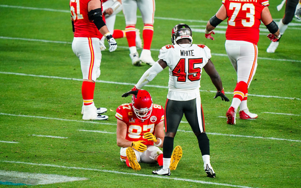 Bucs linebacker Devin White stands above Chiefs tight end and signals incomplete pass during Super Bowl LV