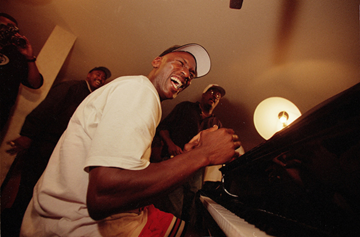 michael-jordan-piano