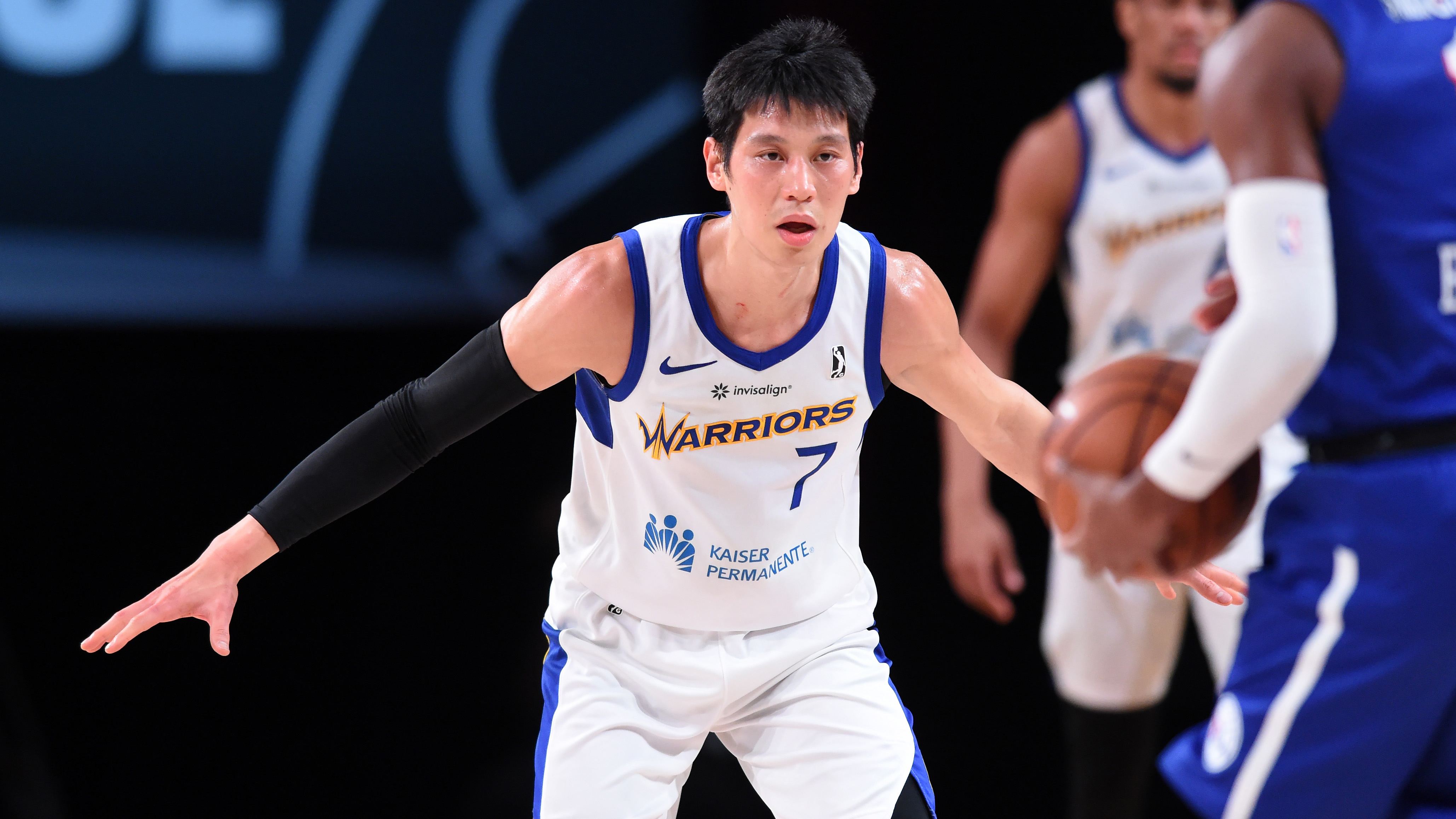 Should the Warriors sign Jeremy Lin to an NBA contract? Here's how