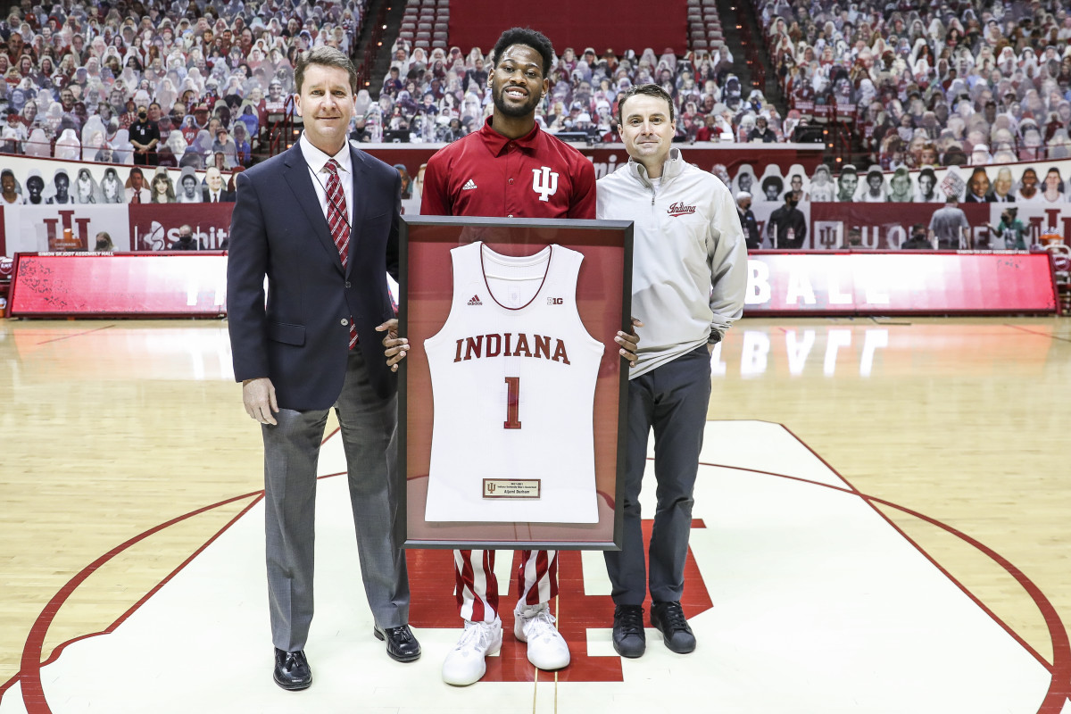 Al Durham poses with Indiana athletic director Scott Dolson (left) and coach Archie Miller. (USA TODAY Sports)