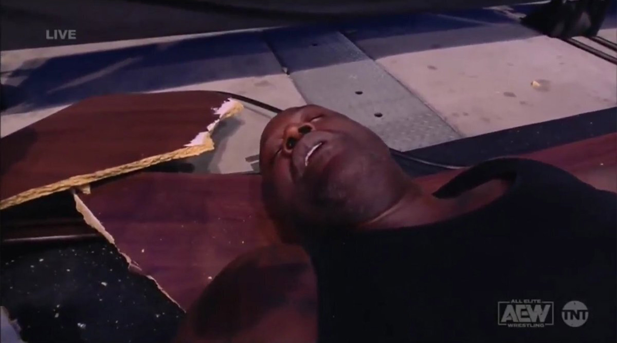 Shaq is knocked out in AEW Dynamite debut