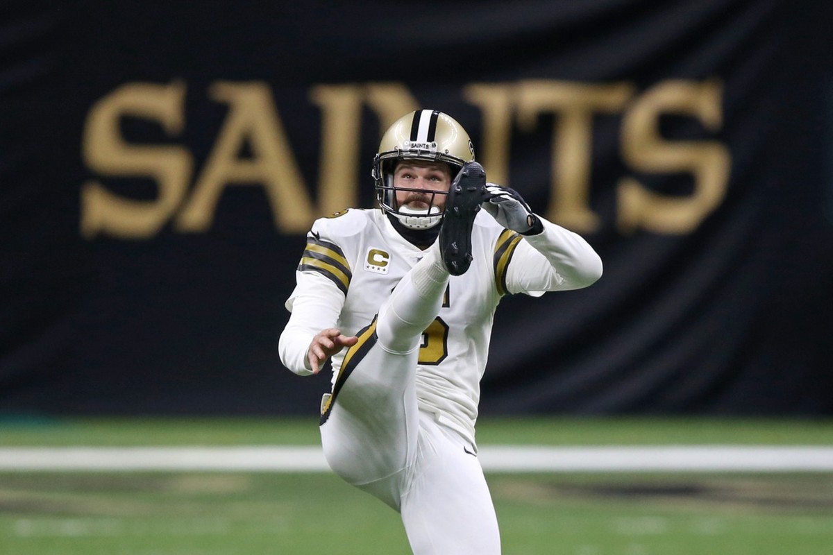Dec 25, 2020; New Orleans, Louisiana, USA; Saints punter Thomas Morstead (6) warms up before their game against the Minnesota Vikings at the Mercedes-Benz Superdome. Mandatory Credit: Chuck Cook-USA TODAY