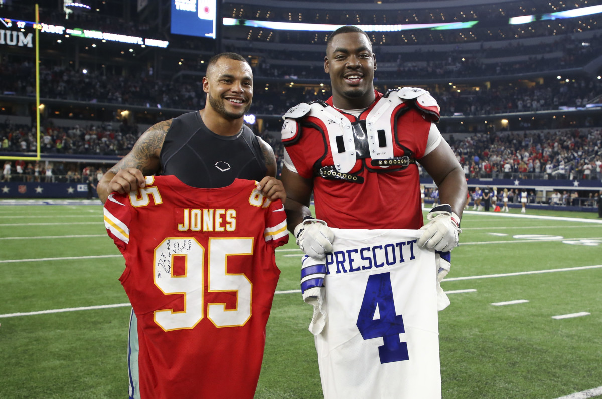 Former Mississippi State players Dak Prescott (left) and Chris Jones swap NFL jerseys after a game in 2017. (Photo by Kevin Jairaj-USA TODAY Sports)