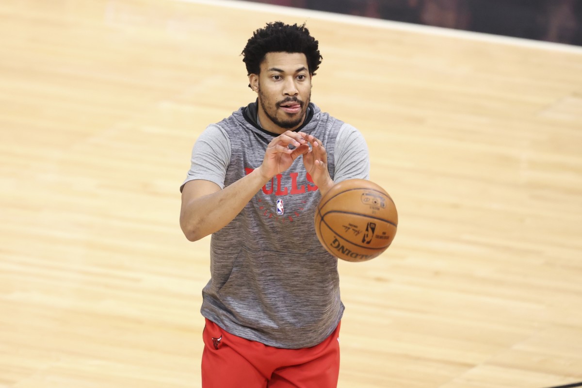 Otto Porter (22) warms up for the Chicago Bulls