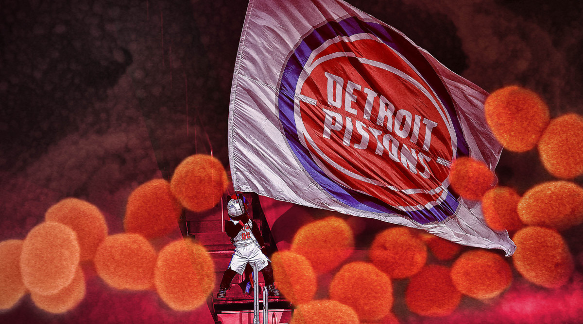 Hooper sets a solid example by wearing a mask during games.