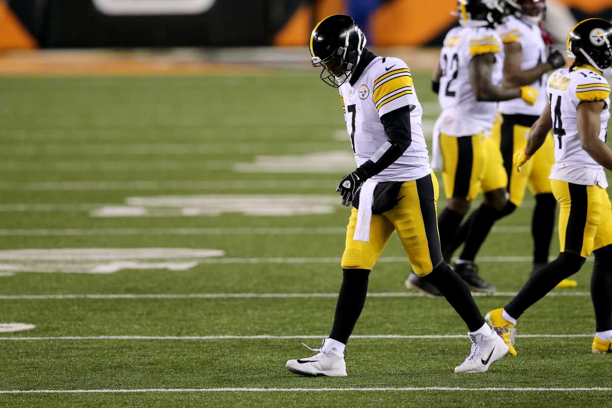 Pittsburgh Steelers quarterback Ben Roethlisberger (7) takes the field for a possession in the fourth quarter during an NFL Week 15 football game against the Cincinnati Bengals, Monday, Dec. 21, 2020, at Paul Brown Stadium in Cincinnati. The Cincinnati Bengals won, 27–17.