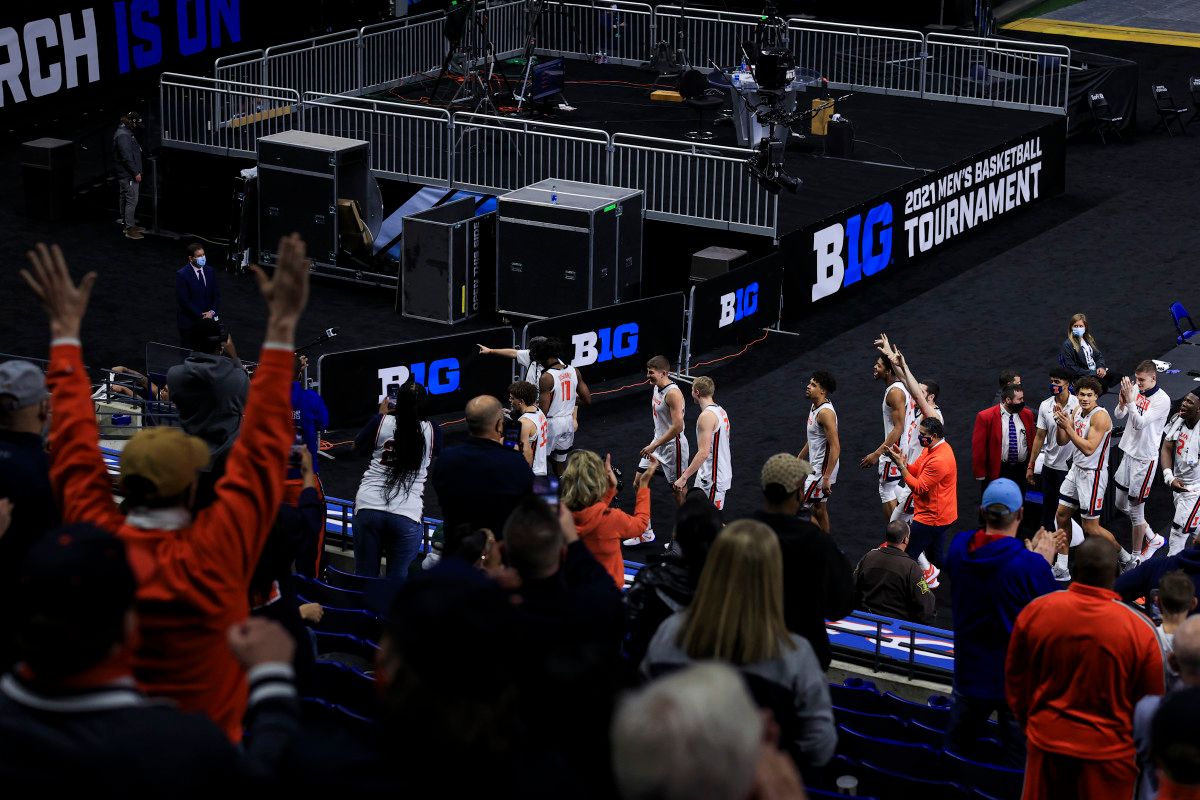 Members of the Illinois Fighting Illini celebrate defeating the Rutgers Scarlet Knights at Lucas Oil Stadium.