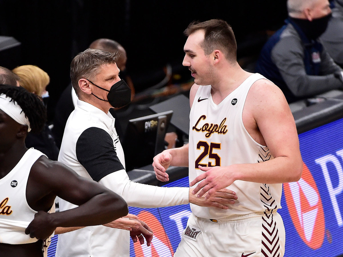 Loyola Chicago's Porter Moser and Cameron Krutwig