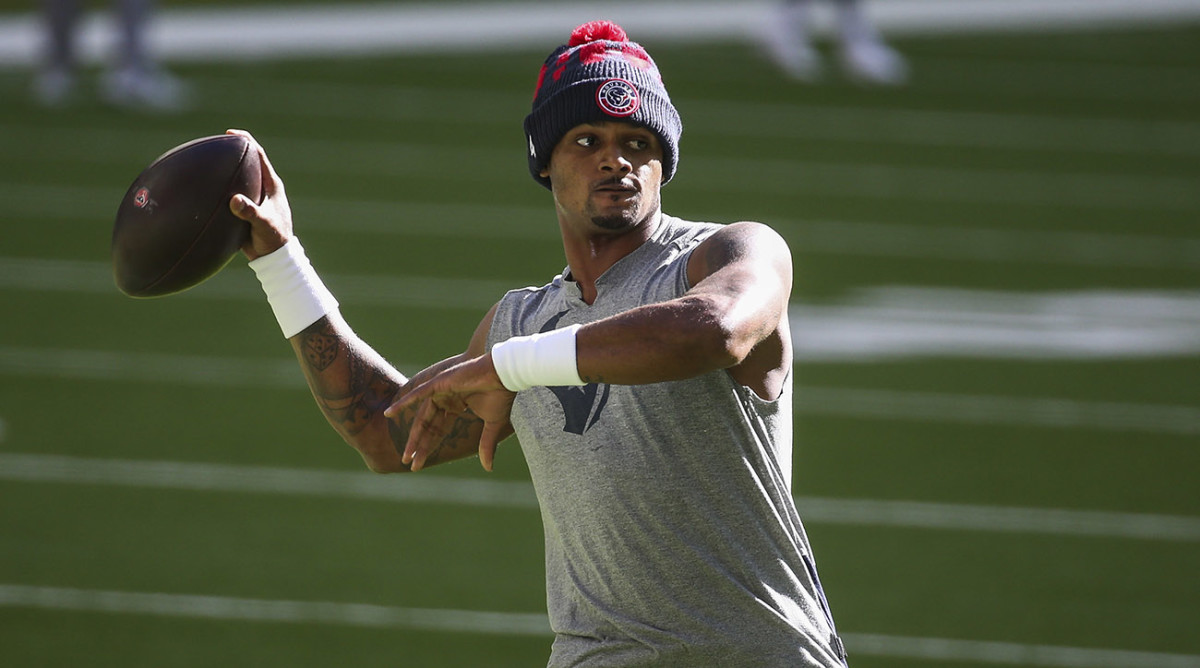 Deshaun Watson warms up before a game