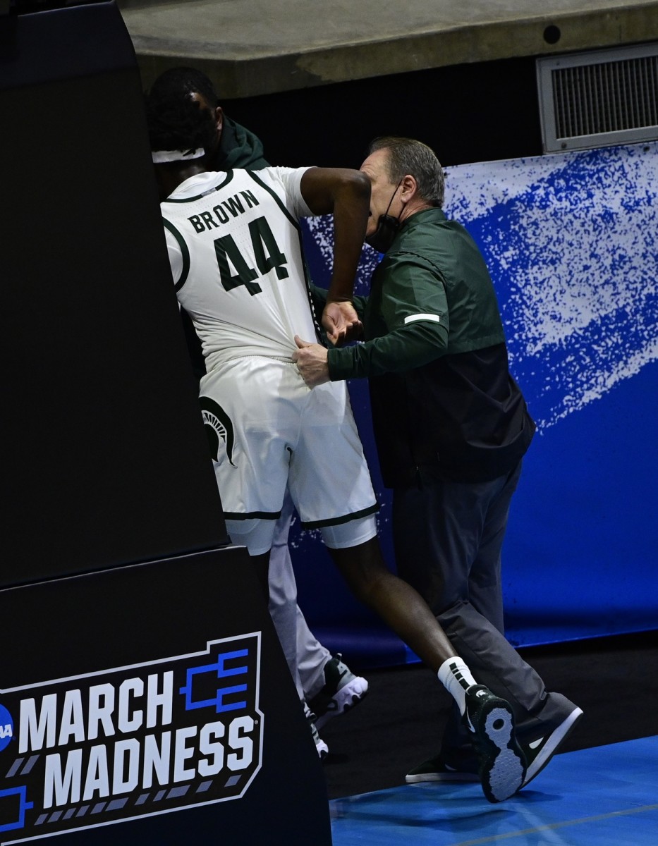 Tom Izzo grabs Gabe Brown's jersey at end of first half. Photo by Marc Lebryk, USA Today