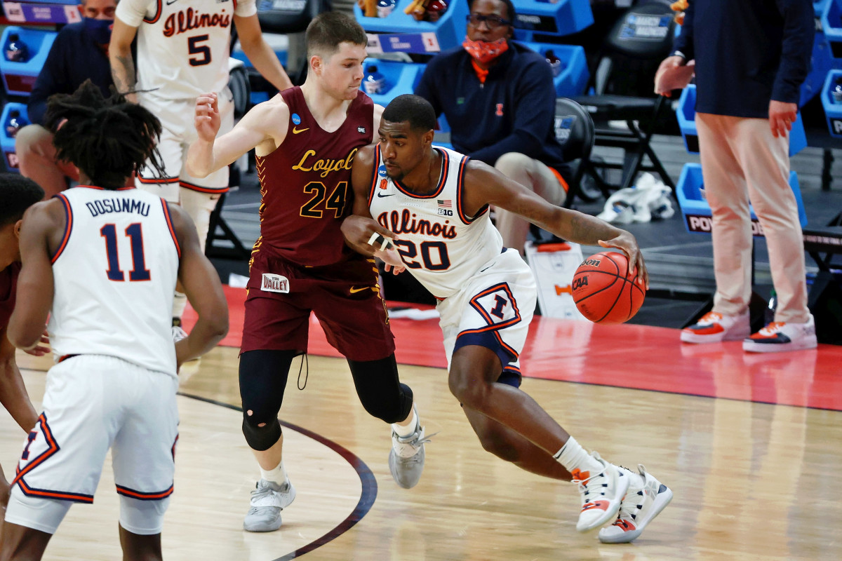 Illinois Fighting Illini guard Da'Monte Williams (20) dribbles against Loyola Ramblers guard Tate Hall (24) during the second half in the second round of the 2021 NCAA Tournament at Bankers Life Fieldhouse.