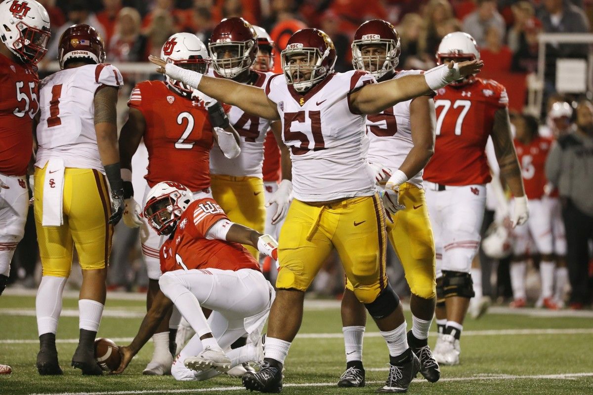 USC defensive tackle Marln Tuipulotu