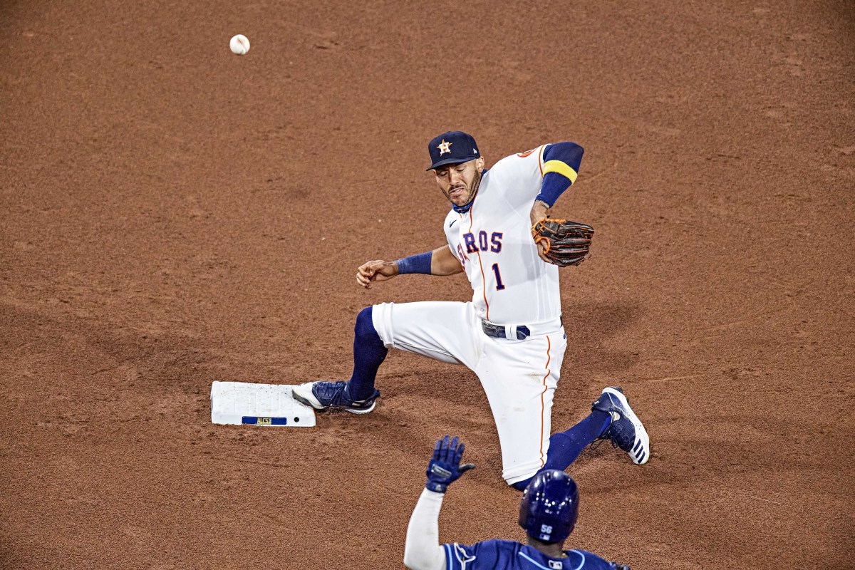 Altuve’s shaky delivery to Correa