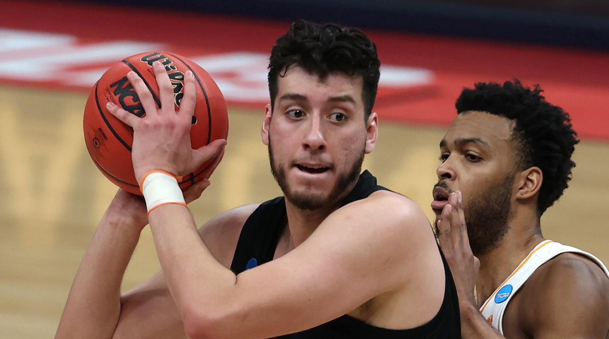 Oregon State center Roman Silva