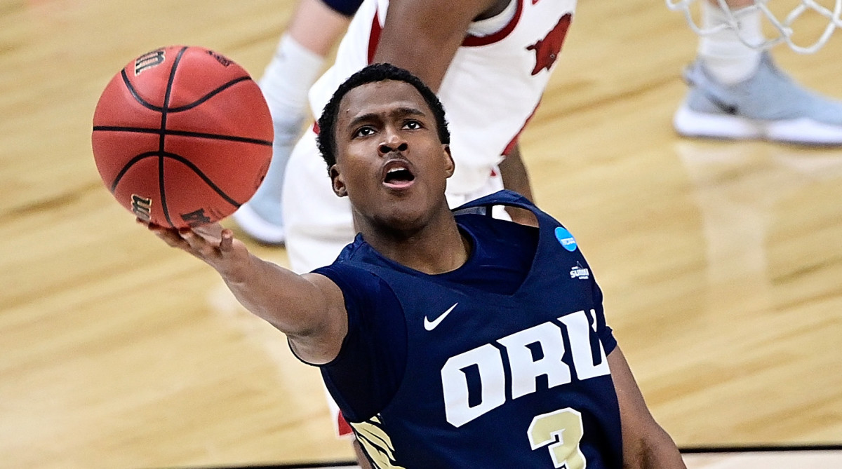 Oral Roberts Golden Eagles guard Max Abmas (3) drives to the basket during the first half against the Arkansas Razorbacks in the Sweet Sixteen of the 2021 NCAA Tournament at Bankers Life Fieldhouse.