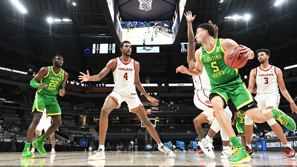 USC defends vs. Oregon