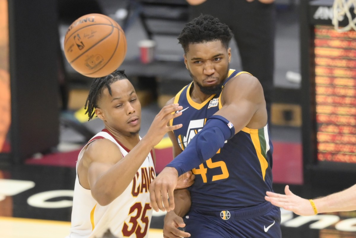 Donovan Mitchell (45) dishes a pass against the Cleveland Cavaliers