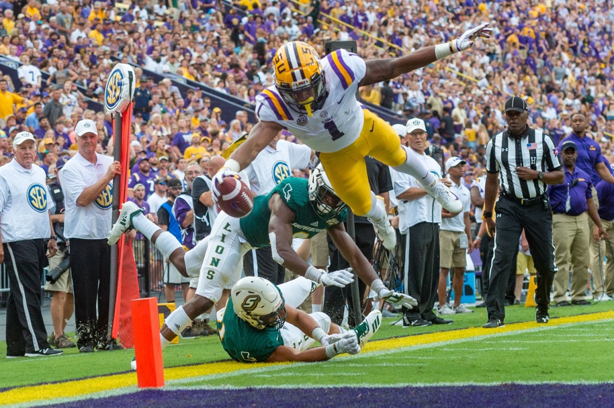 Предложения со словами chase hide run away jump catch. Ja'marr anthony chase. Catch chase. Ja morant get griddy. Обои джамарр чейз цинциннати.