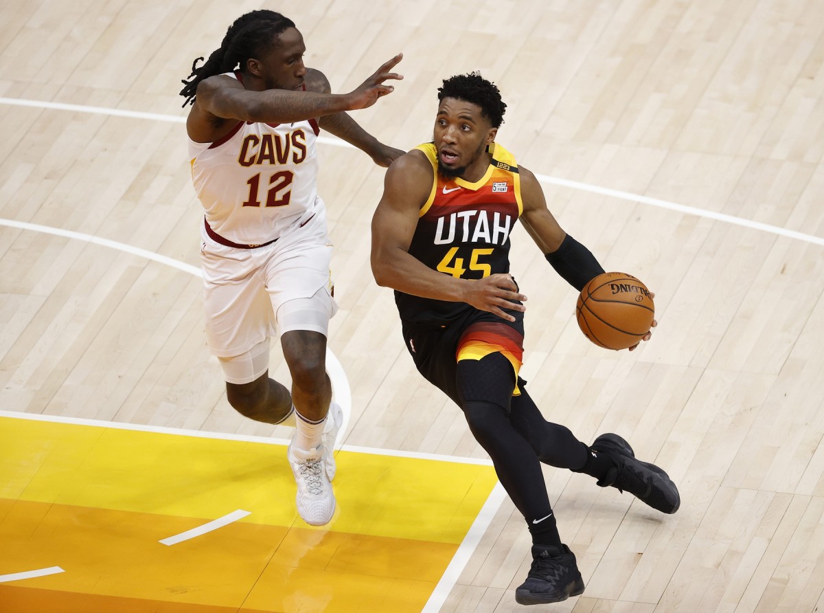 Donovan Mitchell (45) drives to the hoop against the Cleveland Cavaliers