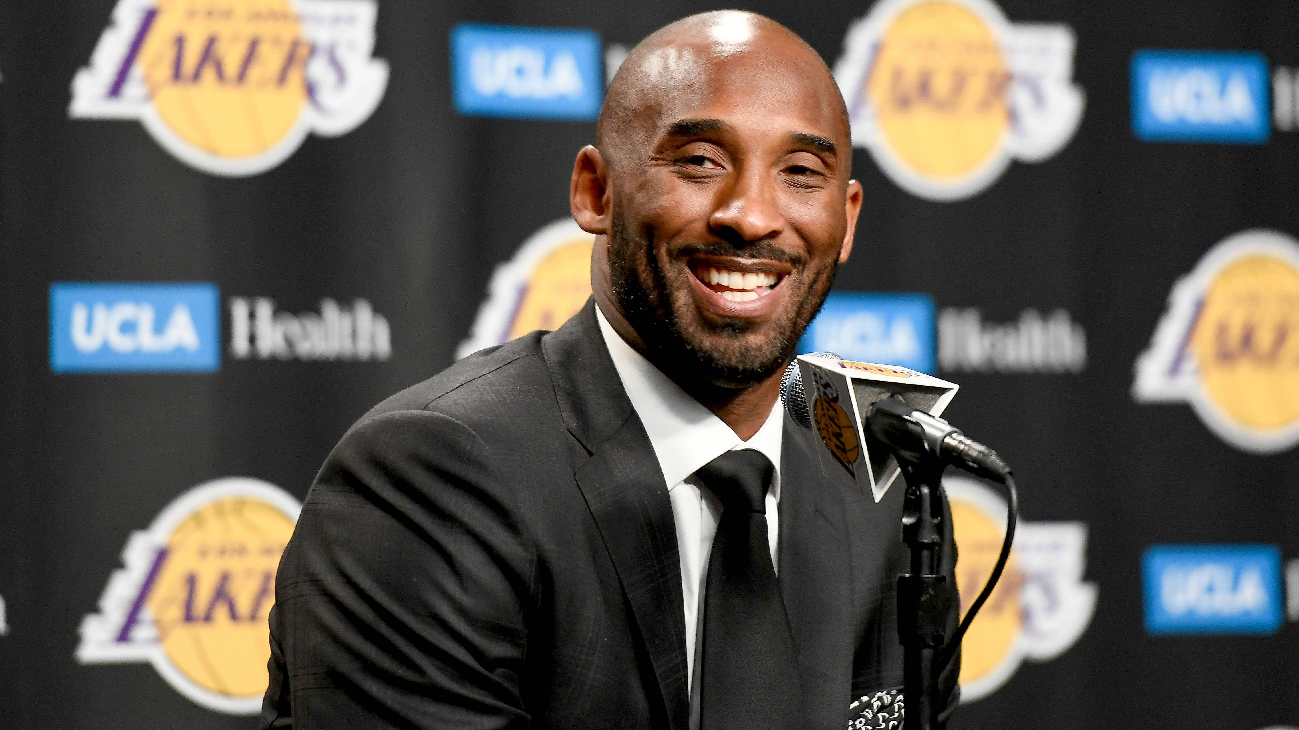 Kobe Bryant Dead Sports World Reacts To Kobe S Death Sports Illustrated